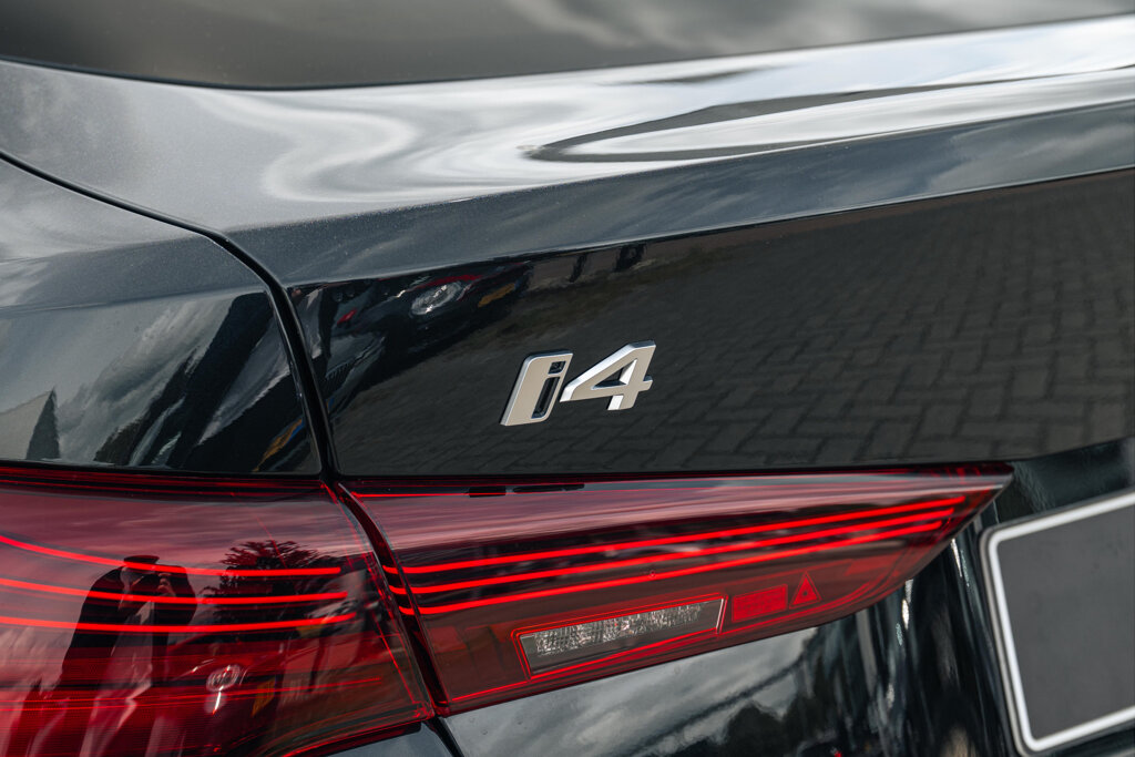 BMW i4 14