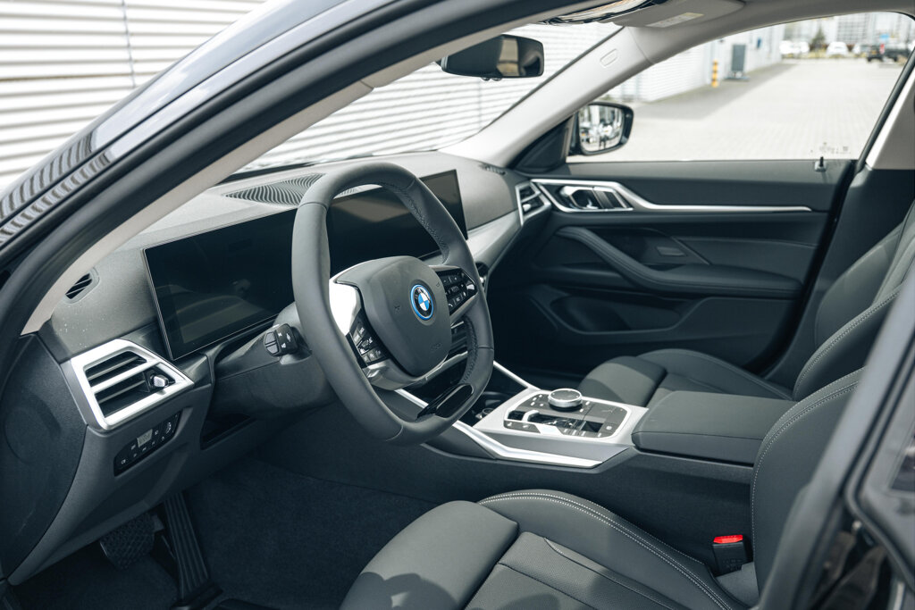 BMW i4 18
