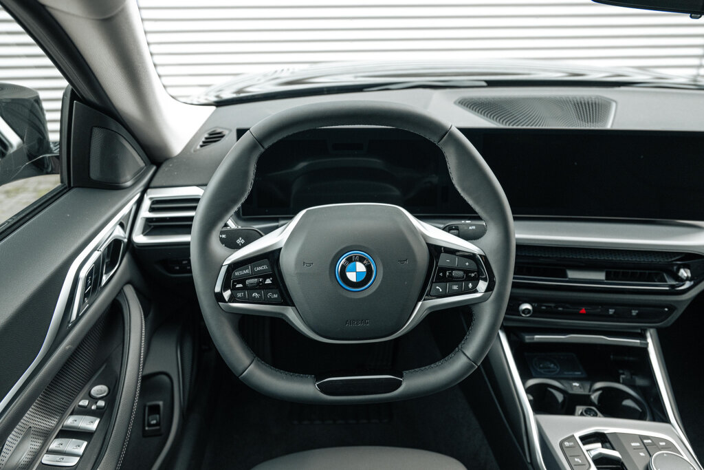BMW i4 24