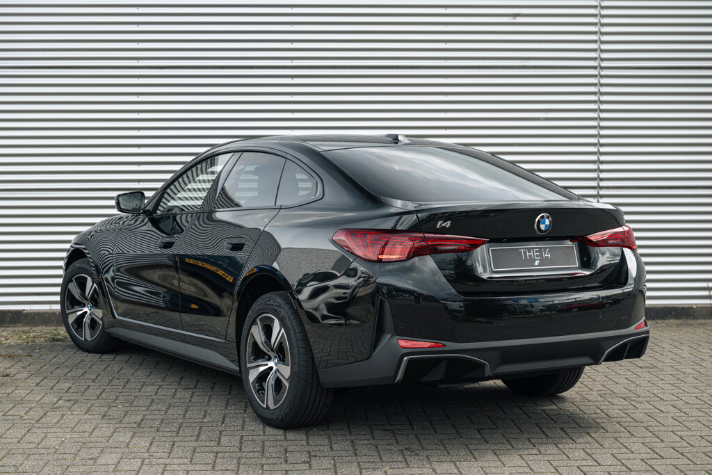 BMW i4 25