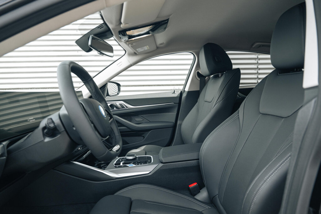 BMW i4 28