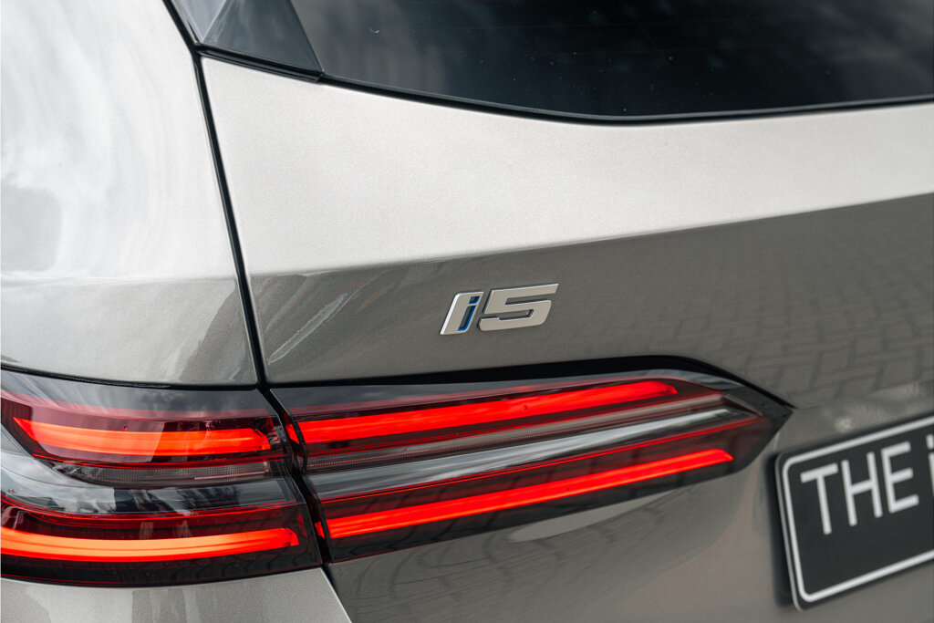 BMW i5 15