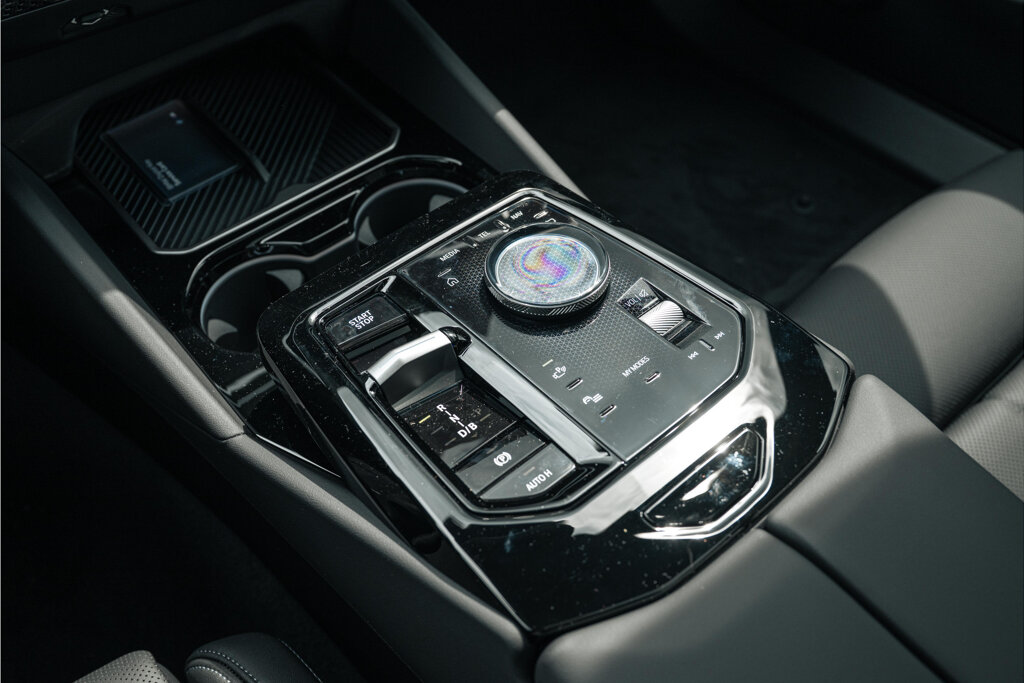 BMW i5 17