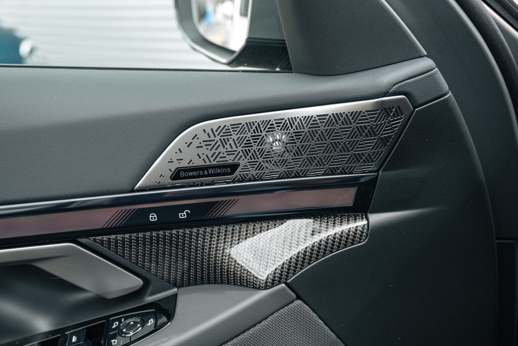 BMW i5 27
