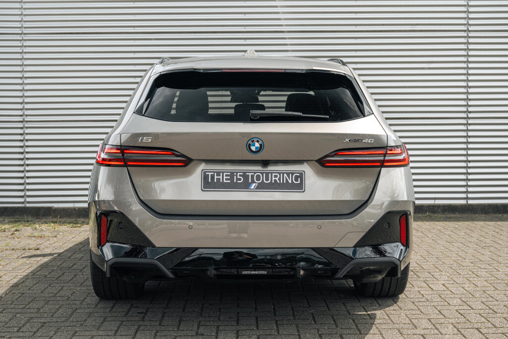 BMW i5 37