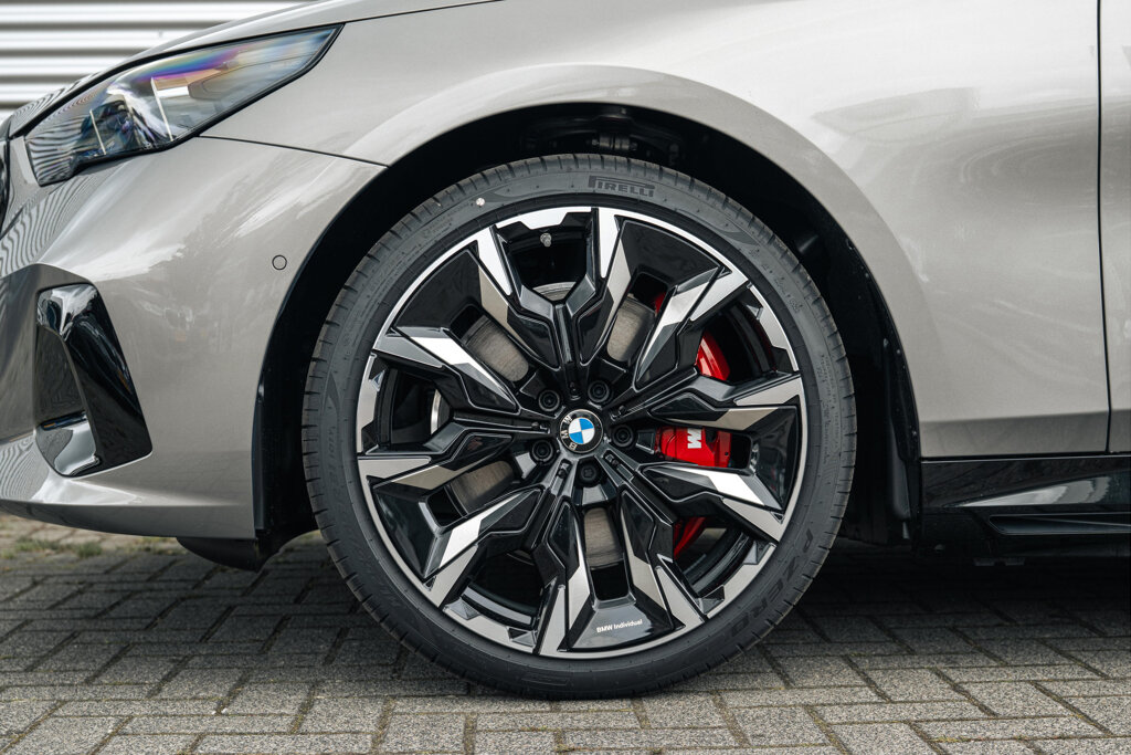 BMW i5 41