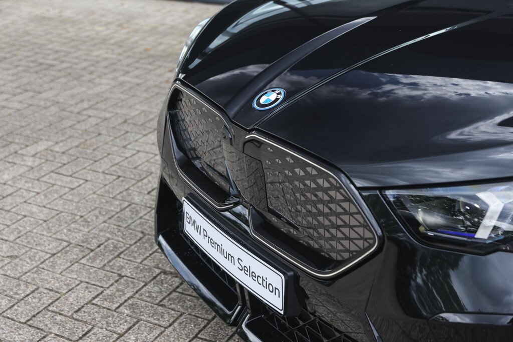 BMW iX2 29
