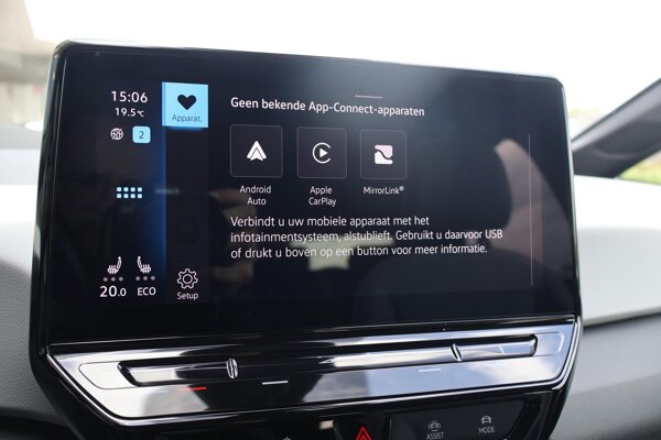 Apple Carplay/Android Auto Apple Carplay/Android Auto
