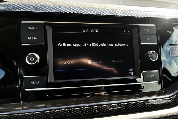 Apple Carplay/Android Auto Apple Carplay/Android Auto