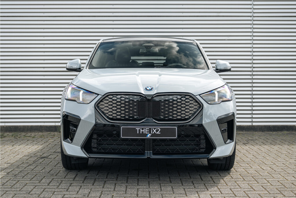 BMW iX2 10