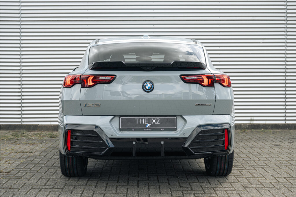 BMW iX2 16
