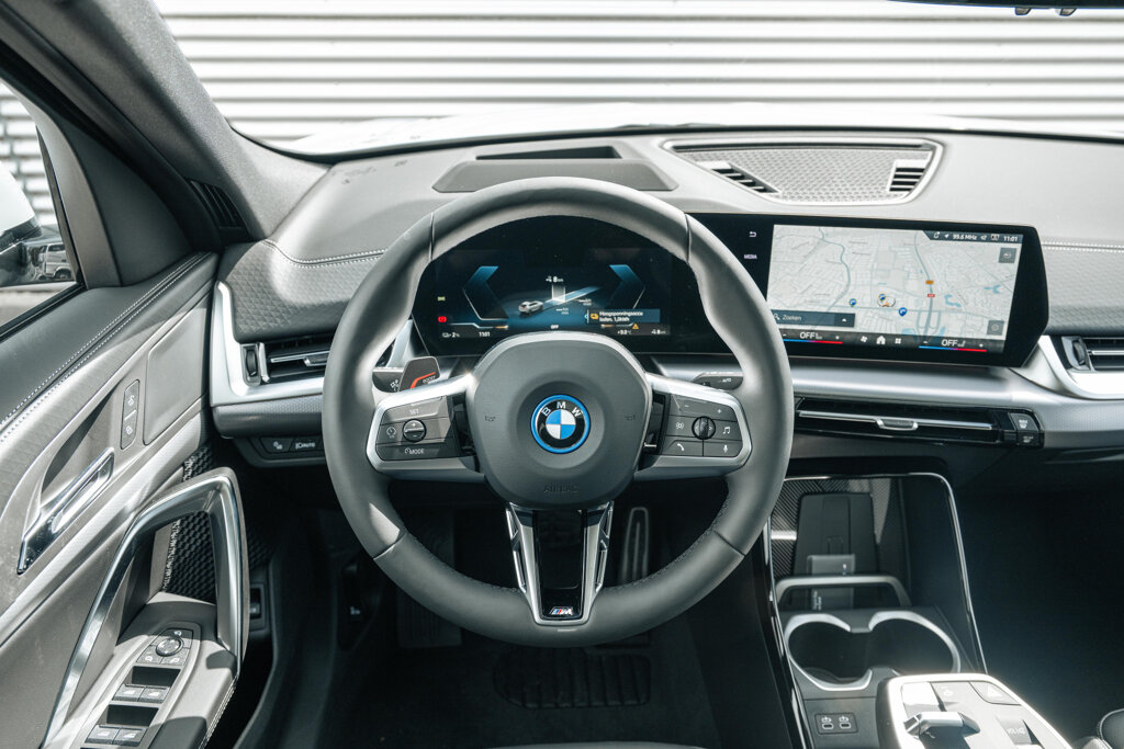 BMW iX2 22