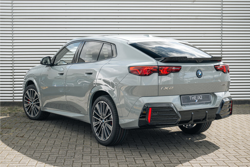 BMW iX2 34
