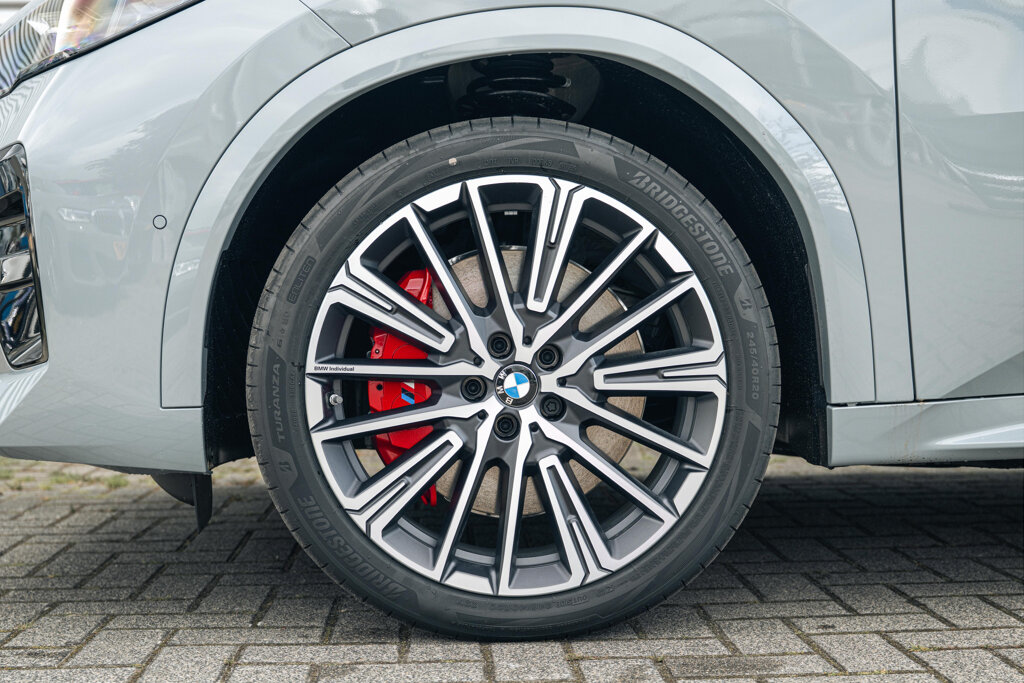 BMW iX2 36