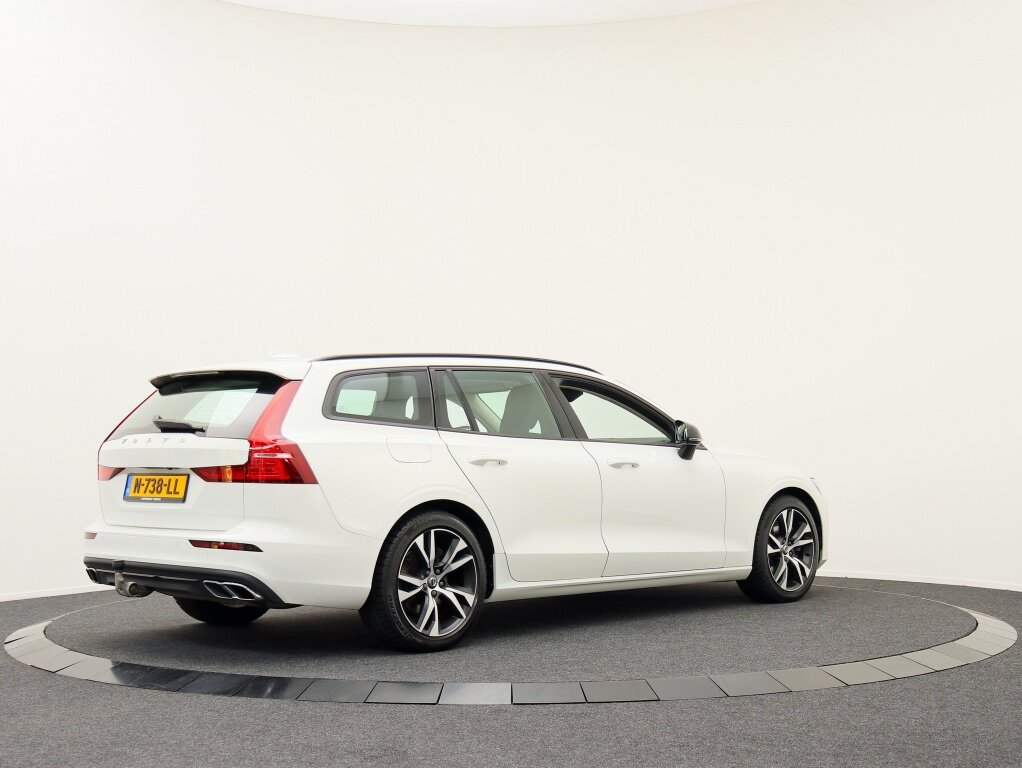 Volvo V60 2.0 B3 Momentum Advantage | Elek. trekhaak | Navi | Camera - Afbeelding 2