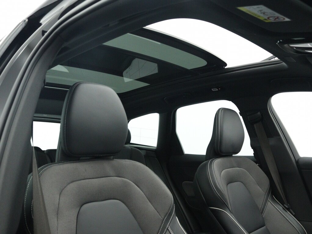 Volvo XC60 2.0 T6 Black Edition | Panoramadak | Camera | Navigatie | Stoelv - Afbeelding 3