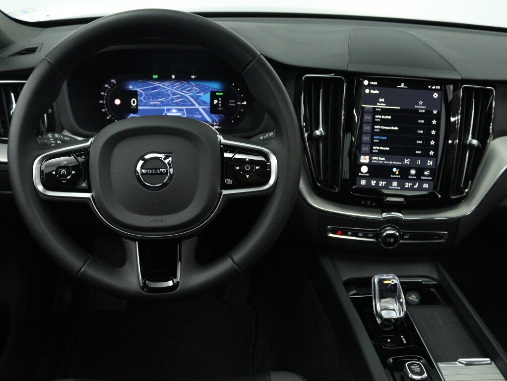 Volvo XC60 2.0 T6 Black Edition | Panoramadak | Camera | Navigatie | Stoelv - Afbeelding 4