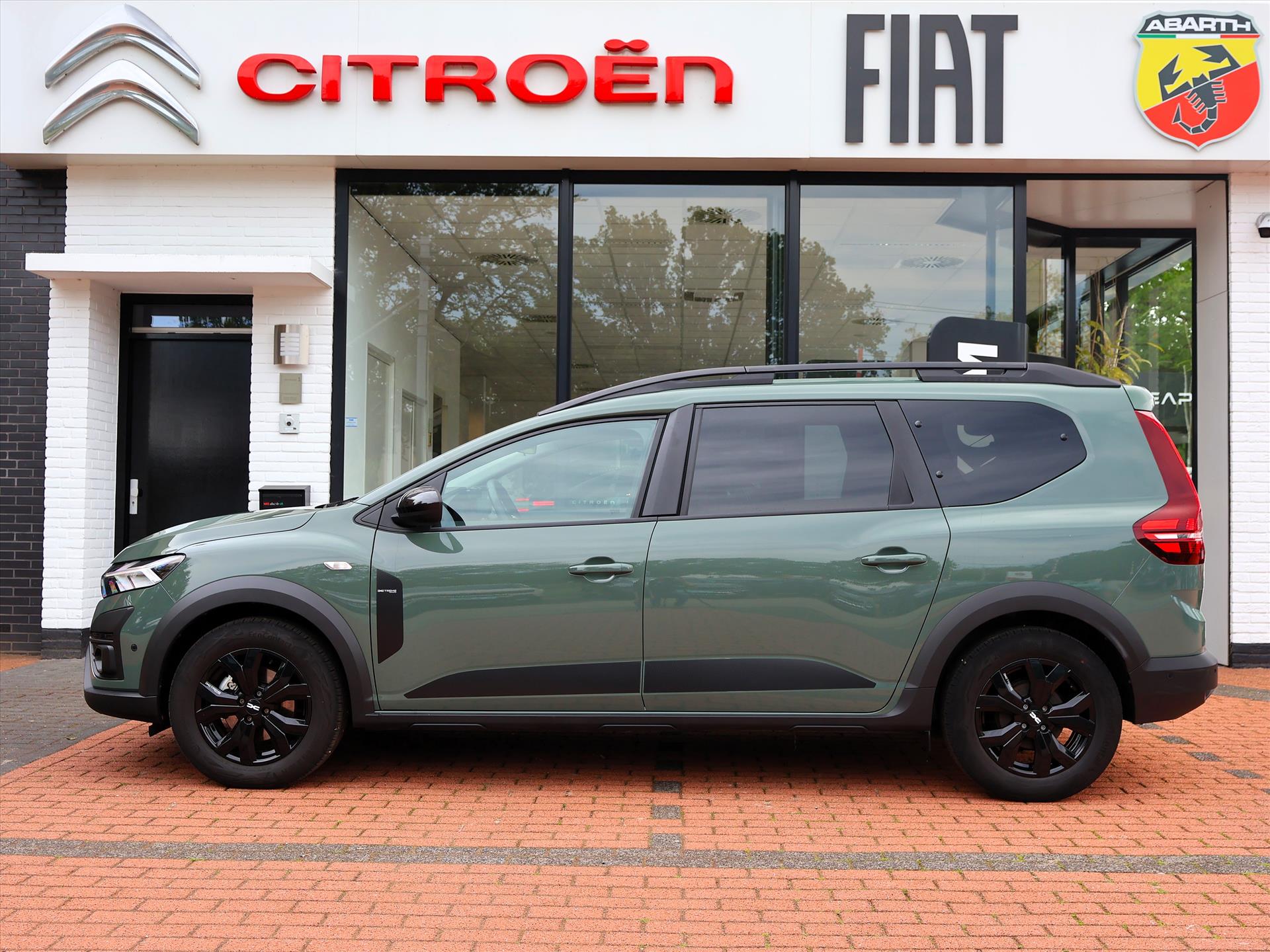Dacia Jogger Hybrid 140PK Automaat 7pers Extreme, Rijklaarprijs | Navigatie | Trekhaak | Lichtmetalen wielen - Afbeelding 2
