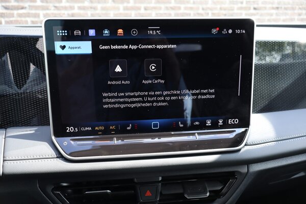 Apple Carplay/Android Auto Apple Carplay/Android Auto