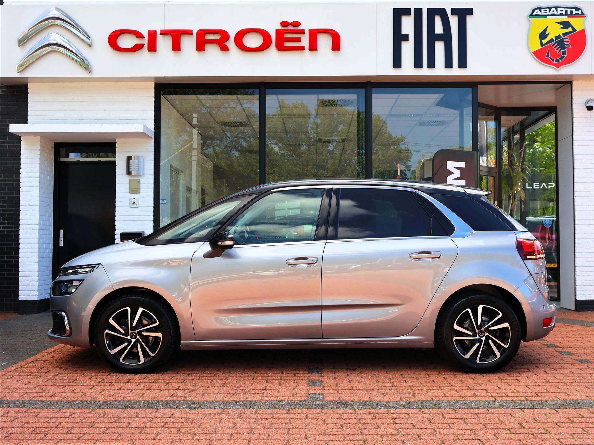 Citroën C4 Spacetourer PureTech 130PK S&S EAT8 Automaat Shine, Rijklaarprijs | Adaptieve Cruise | Trekhaak afn. | Navigatie | Two Tone - Afbeelding 2
