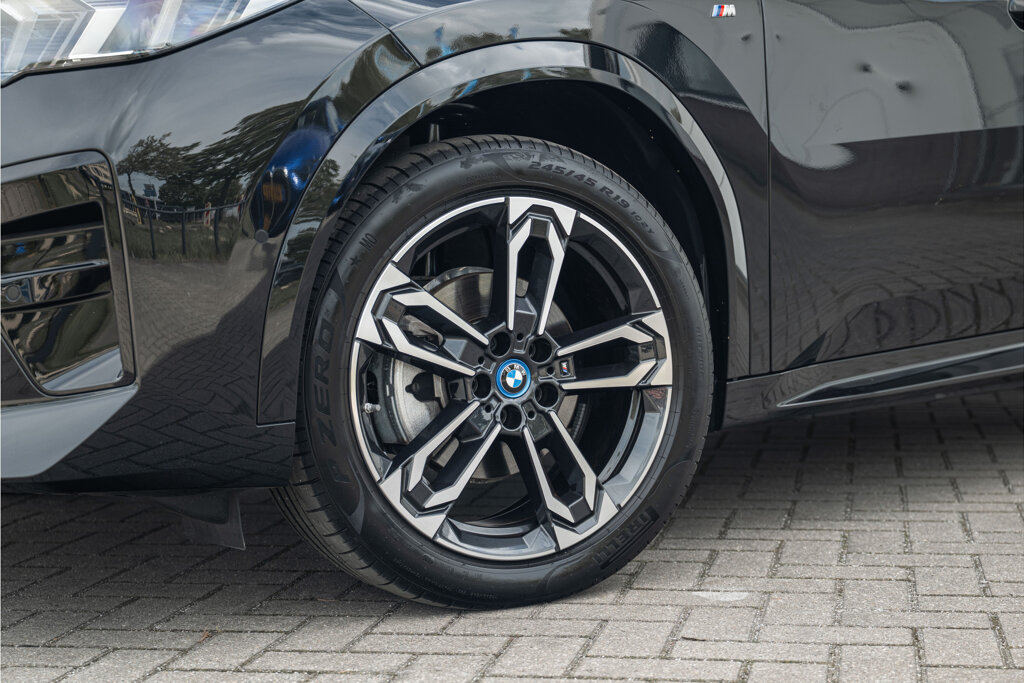 BMW iX2 9
