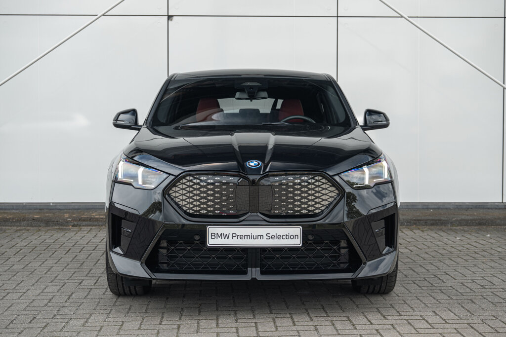 BMW iX2 11