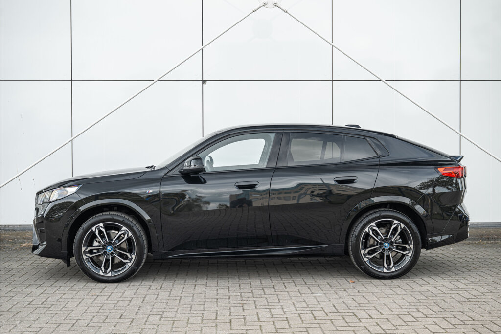 BMW iX2 38