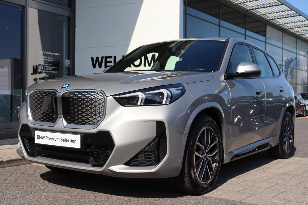 BMW iX1 4