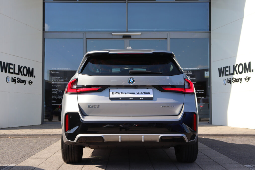 BMW iX1 8