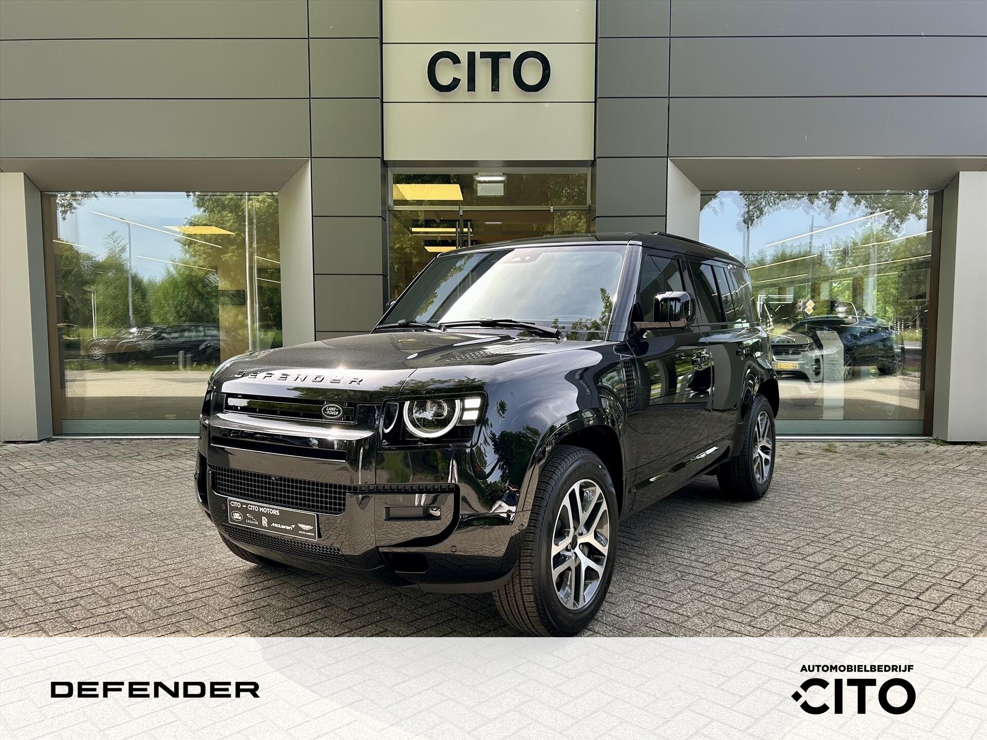 Land Rover Defender P300e PHEV AWD X-Dynamic SE Edition