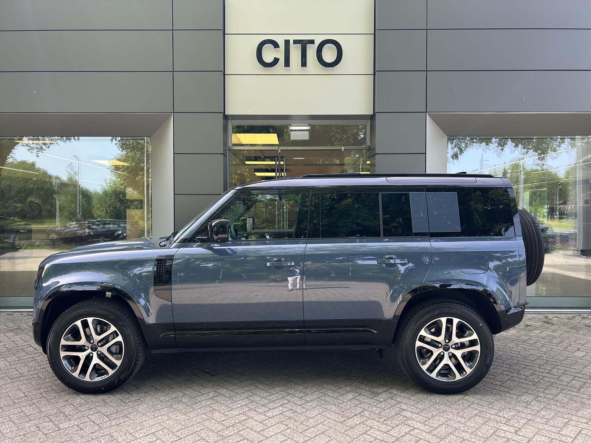 Land Rover Defender P300e PHEV AWD X-Dynamic SE Edition - Afbeelding 2