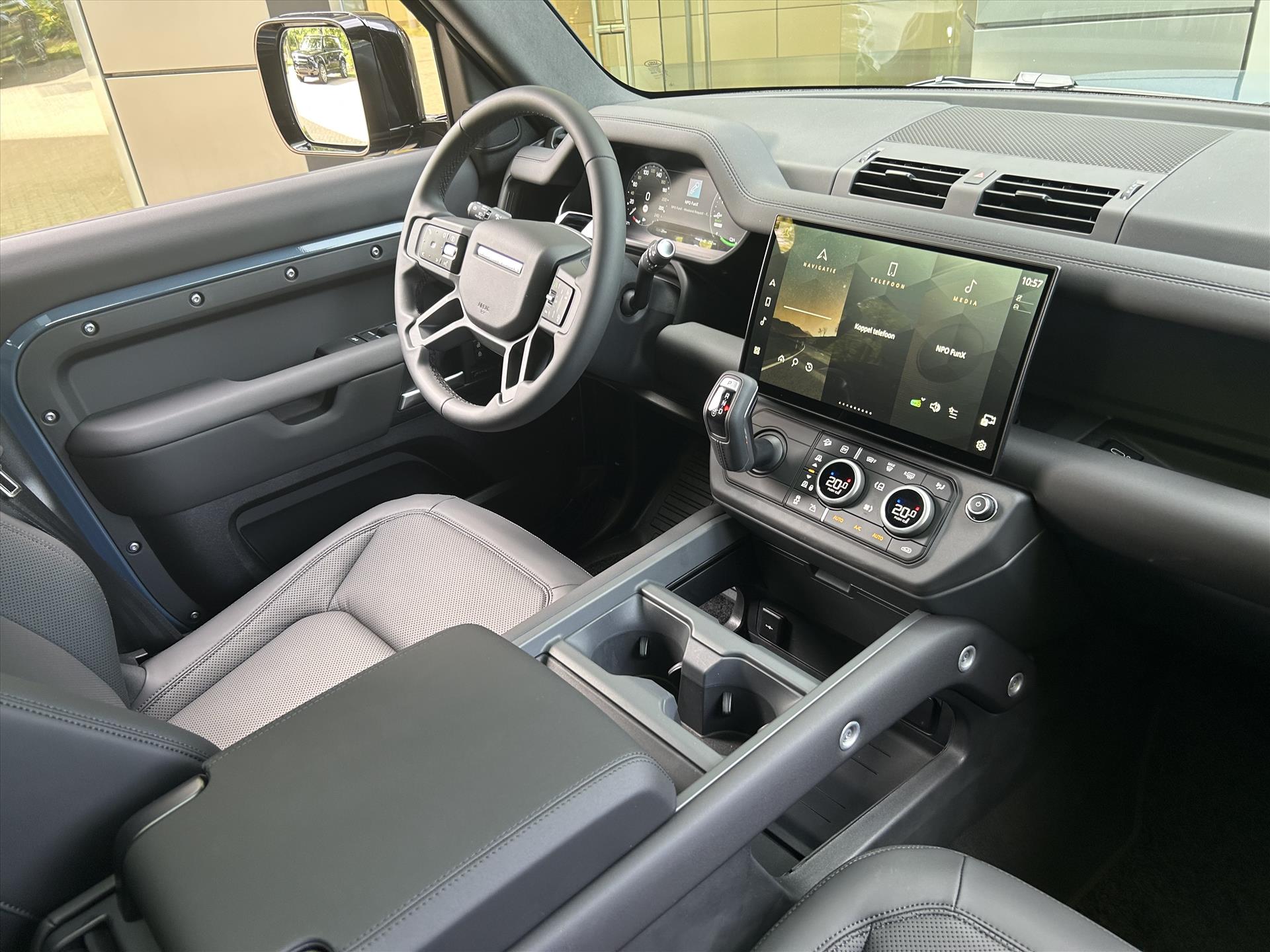Land Rover Defender P300e PHEV AWD X-Dynamic SE Edition - Afbeelding 5