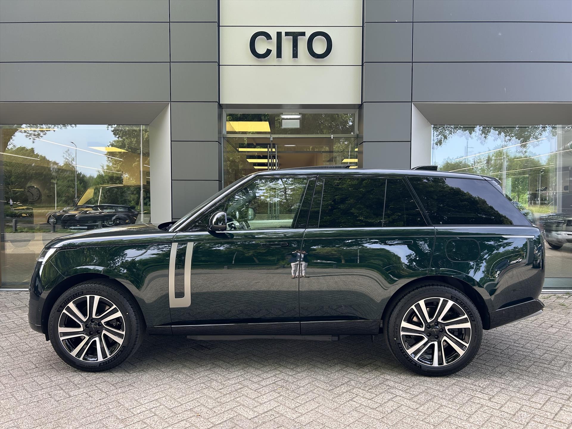 Land Rover Range Rover P550e PHEV AWD HSE - British Racing Green - SV - Afbeelding 2