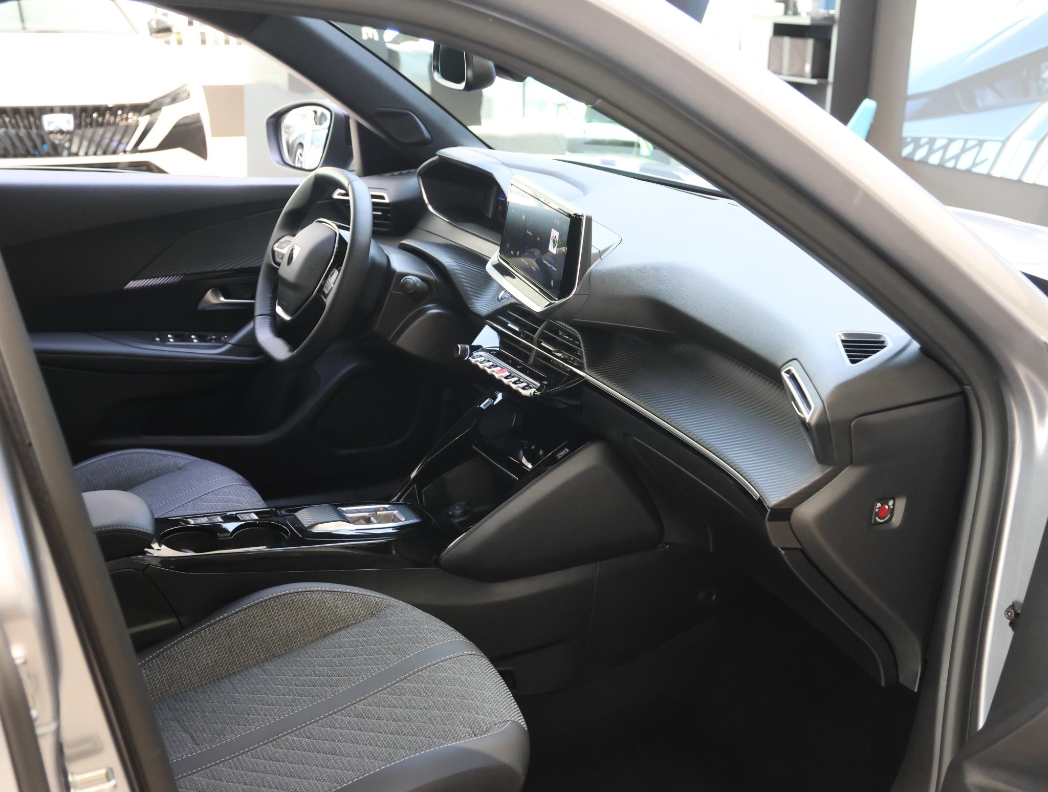 Peugeot e-2008