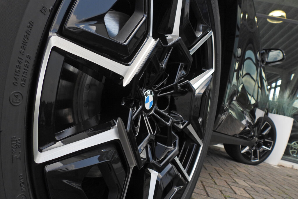 BMW XM 37