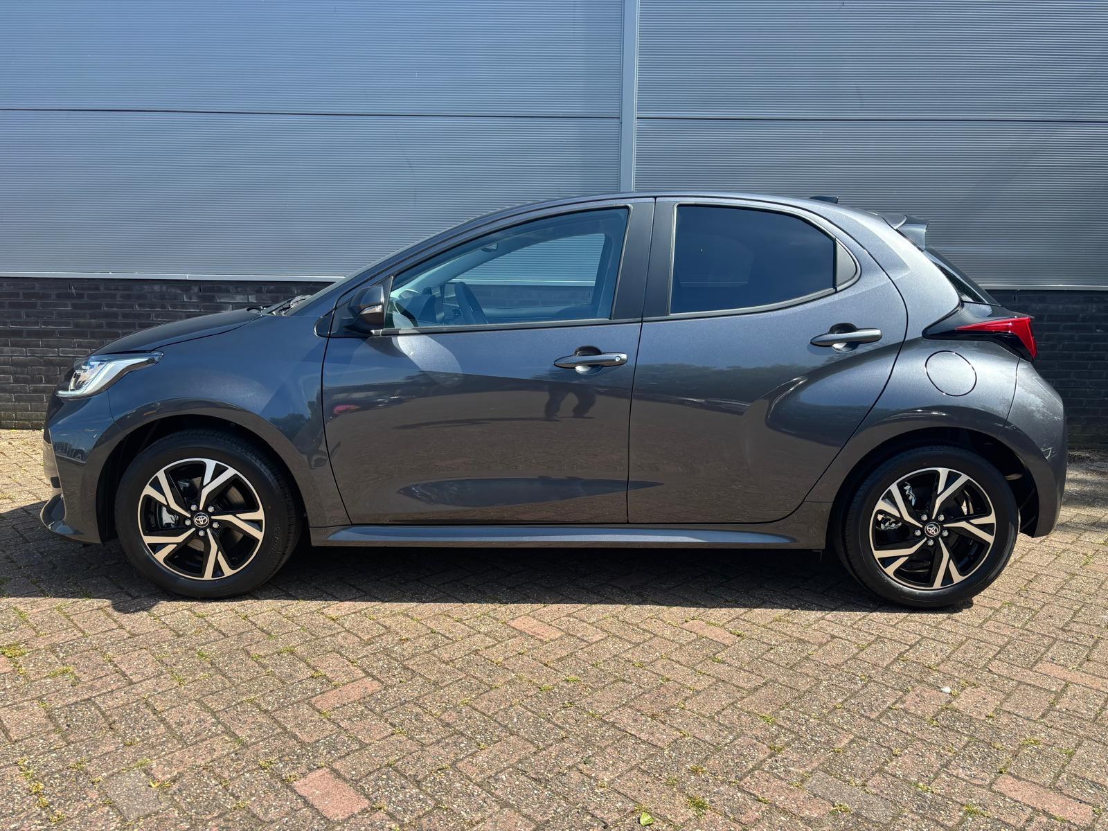 Toyota Yaris 1.5 Hybrid Dynamic Voorraad Actie Op=Op - Afbeelding 2