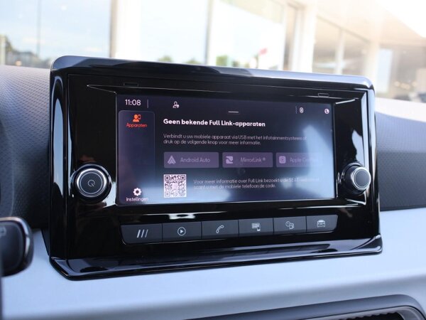 Apple Carplay/Android Auto Apple Carplay/Android Auto