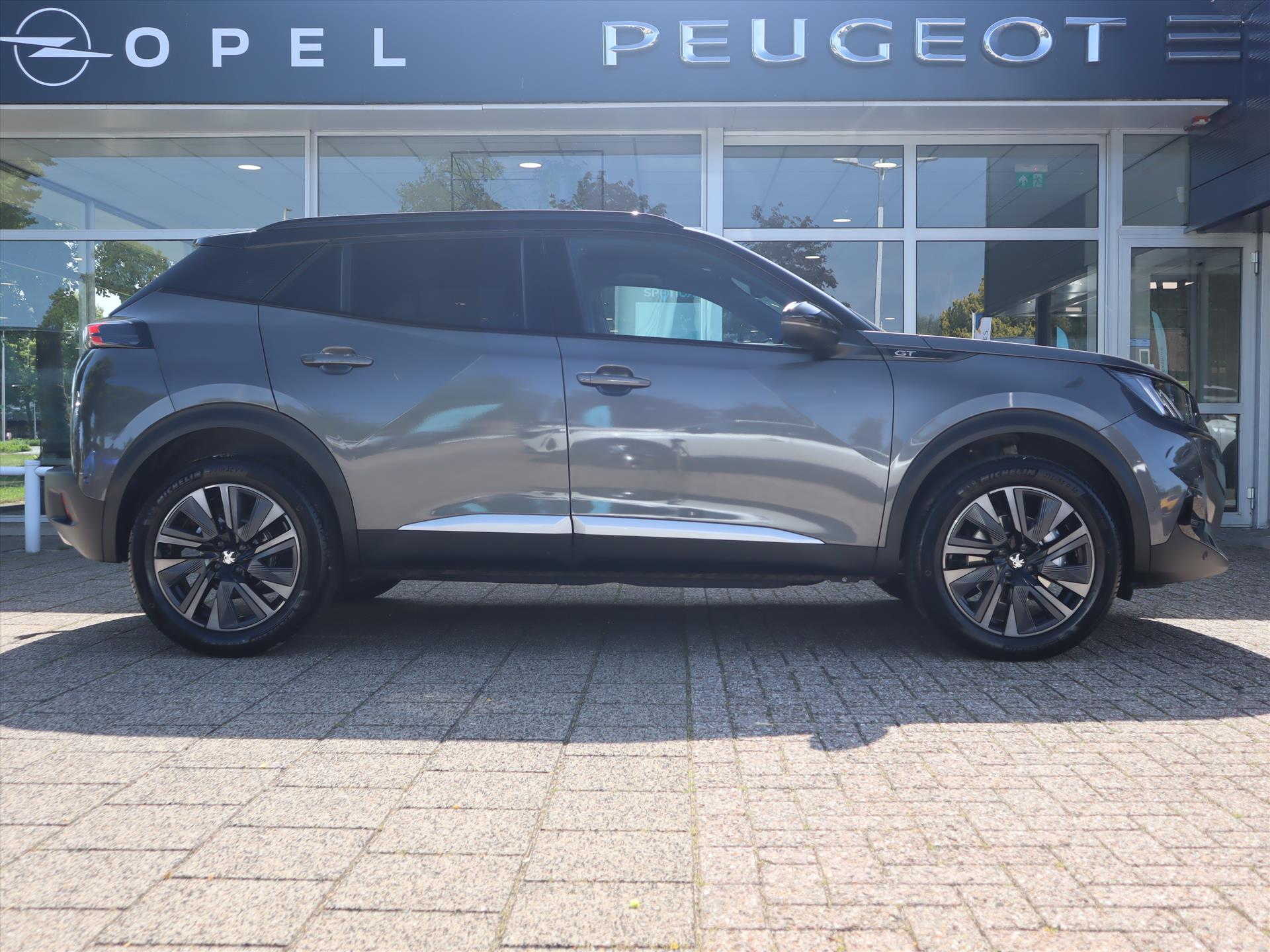 Peugeot 2008 SUV GT Pack PureTech 155pk EAT8 automaat, Rijklaarprijs, Panoramisch schuifdak FOCAL HiFi Trekhaak - Afbeelding 3