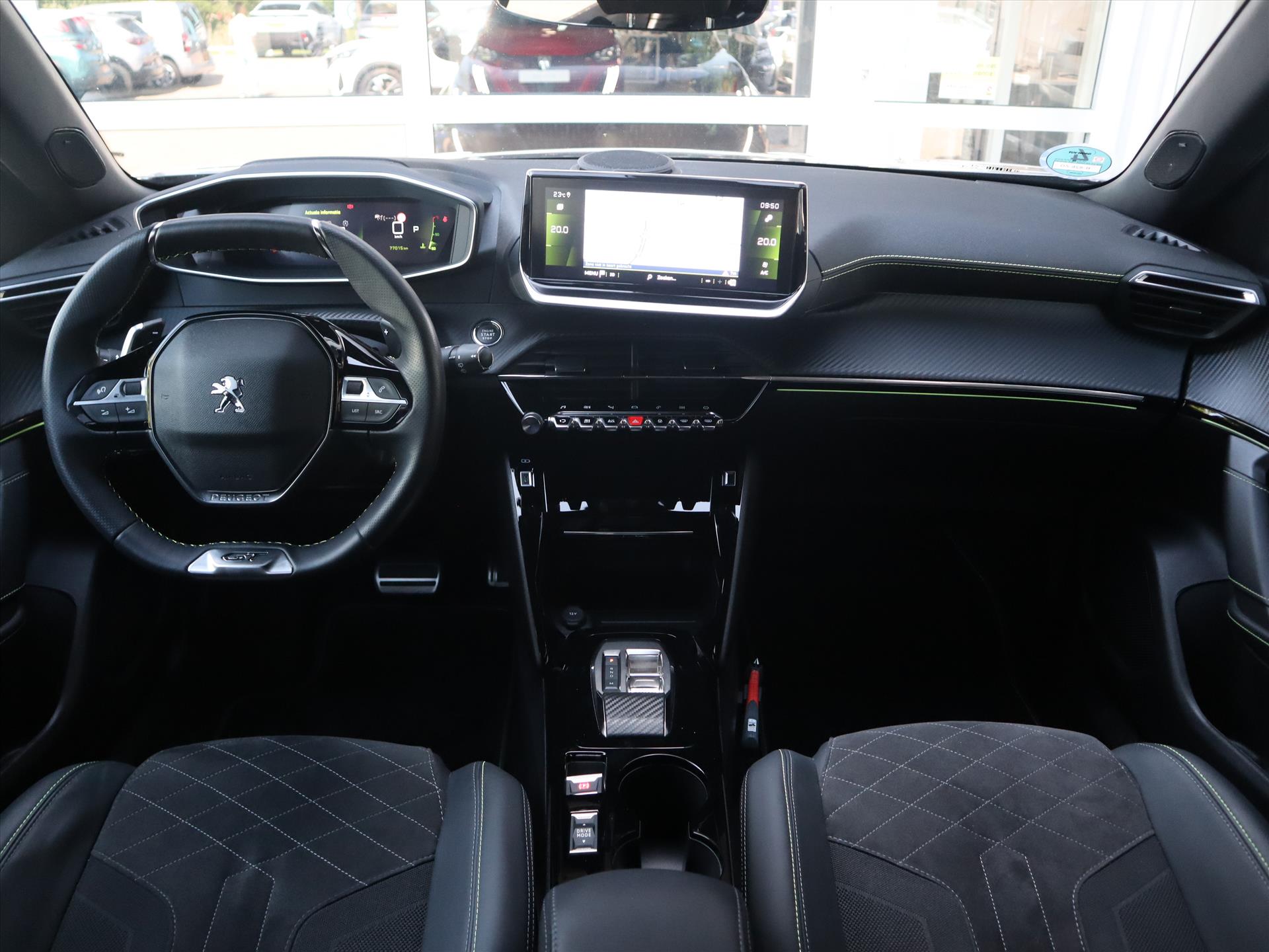 Peugeot 2008 SUV GT Pack PureTech 155pk EAT8 automaat, Rijklaarprijs, Panoramisch schuifdak FOCAL HiFi Trekhaak - Afbeelding 5