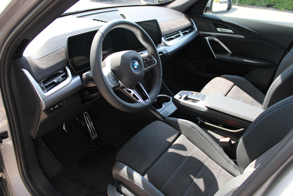 BMW iX1 2