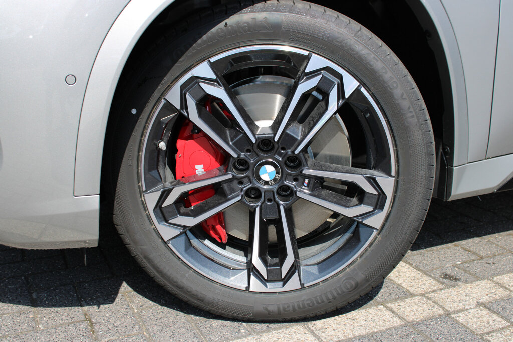 BMW iX1 8