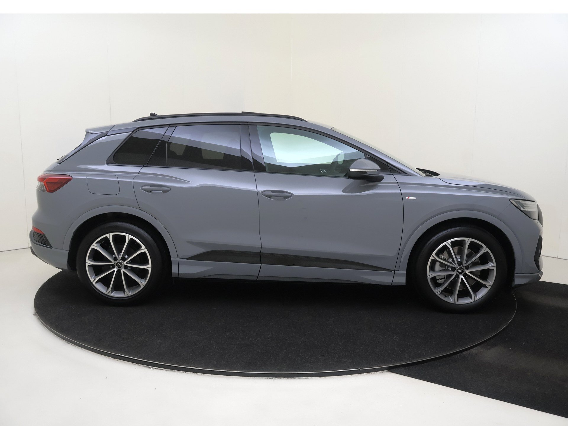 Audi Q4 e-tron 45 quattro S edition Competition - Afbeelding 3