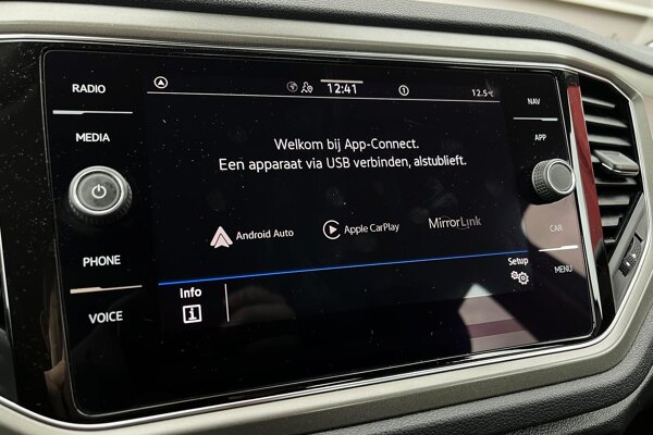 Apple Carplay/Android Auto Apple Carplay/Android Auto