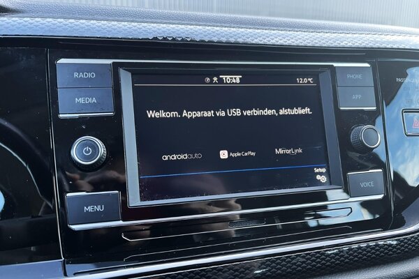 Apple Carplay/Android Auto Apple Carplay/Android Auto