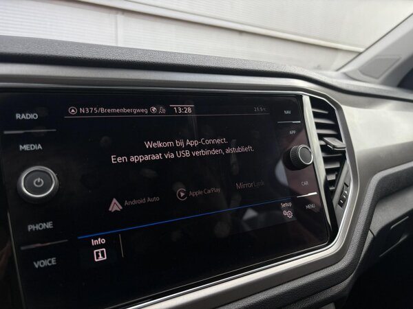 Apple Carplay/Android Auto Apple Carplay/Android Auto