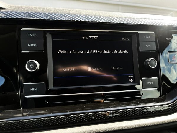 Apple Carplay/Android Auto Apple Carplay/Android Auto