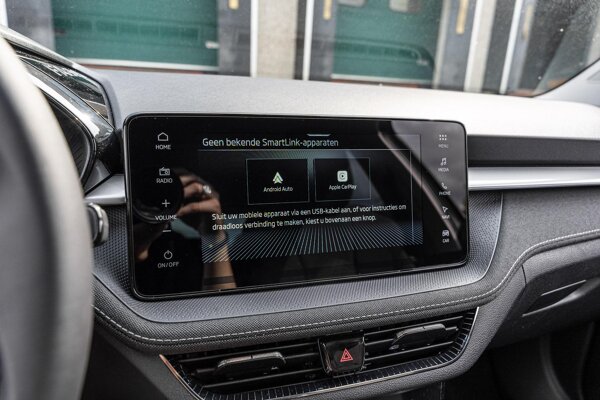 Apple Carplay/Android Auto Apple Carplay/Android Auto