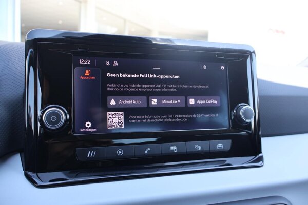 Apple Carplay/Android Auto Apple Carplay/Android Auto