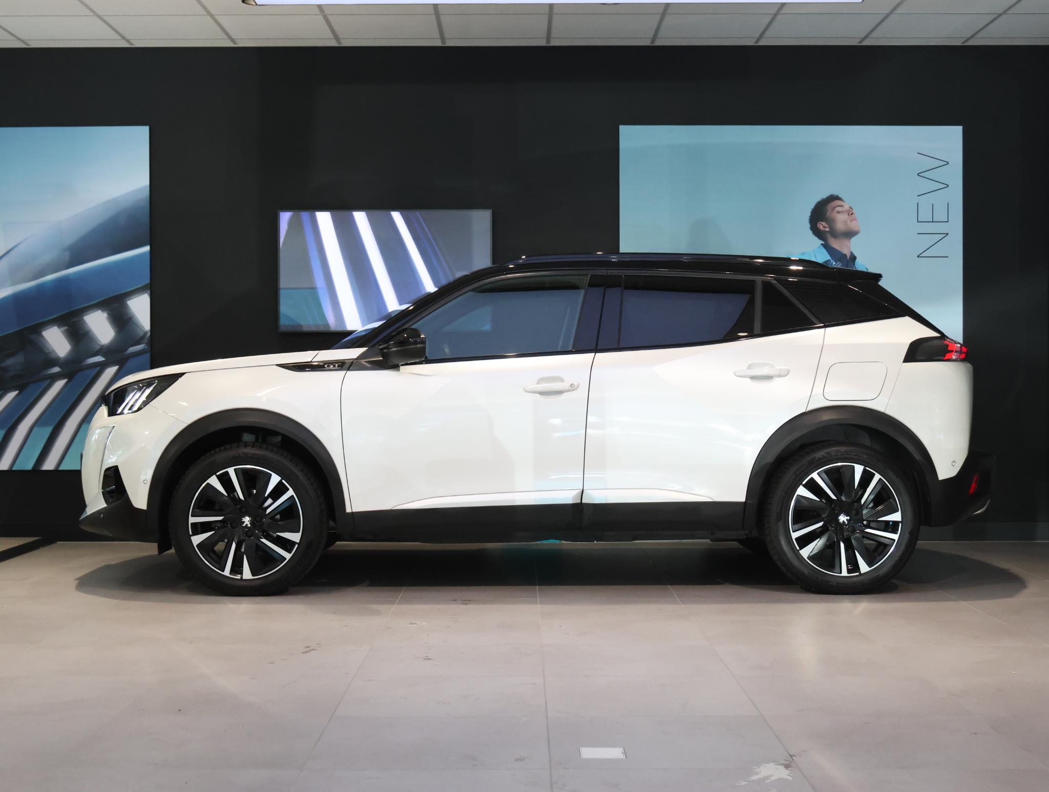 Peugeot 2008 SUV GT Pack 130 pk Automaat - Afbeelding 2