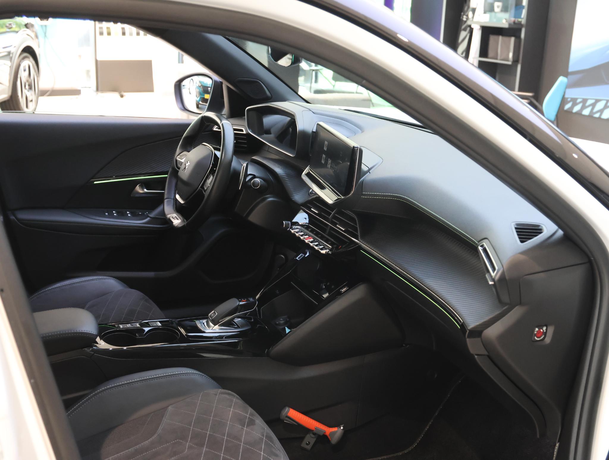 Peugeot 2008 SUV GT Pack 130 pk Automaat - Afbeelding 5